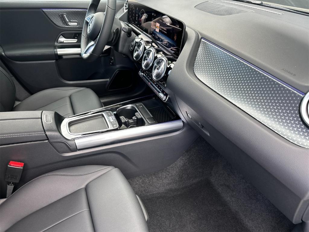 new 2025 Mercedes-Benz GLA 250 car, priced at $45,845