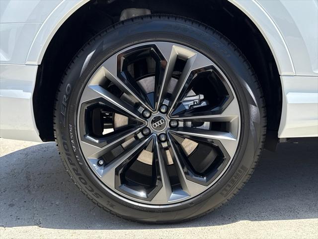 new 2025 Audi Q7 car, priced at $77,460