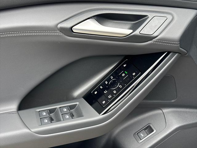 new 2025 Audi Q6 e-tron car, priced at $71,660