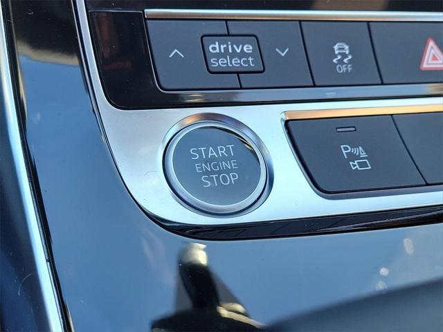 new 2025 Audi Q7 car, priced at $77,990