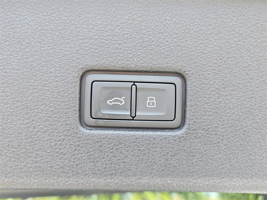 new 2025 Audi RS Q8 car, priced at $160,190