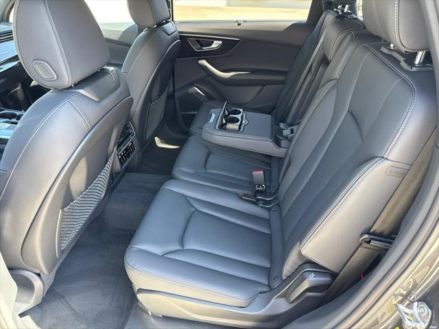 new 2025 Audi Q7 car, priced at $72,470