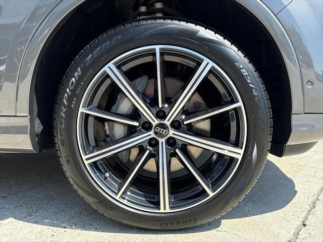 new 2025 Audi Q7 car, priced at $72,470