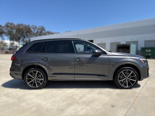new 2025 Audi Q7 car, priced at $72,470