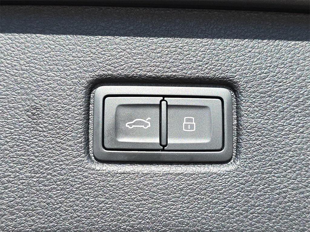 used 2025 Audi Q7 car, priced at $53,500
