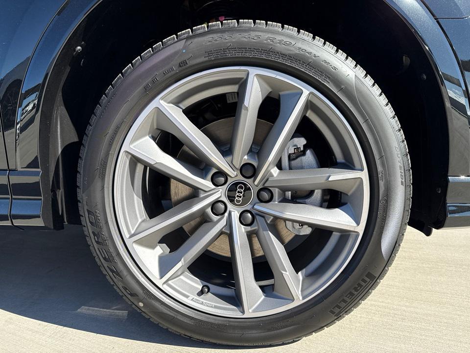 new 2025 Audi Q3 car, priced at $45,975