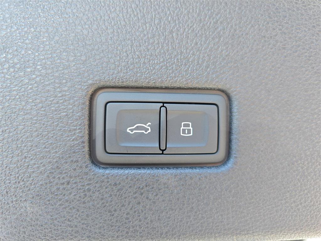 new 2025 Audi RS Q8 car, priced at $160,190