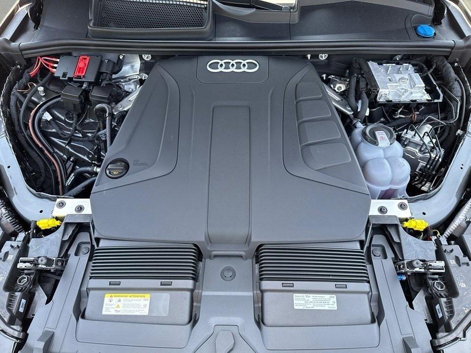 new 2025 Audi Q7 car, priced at $68,770