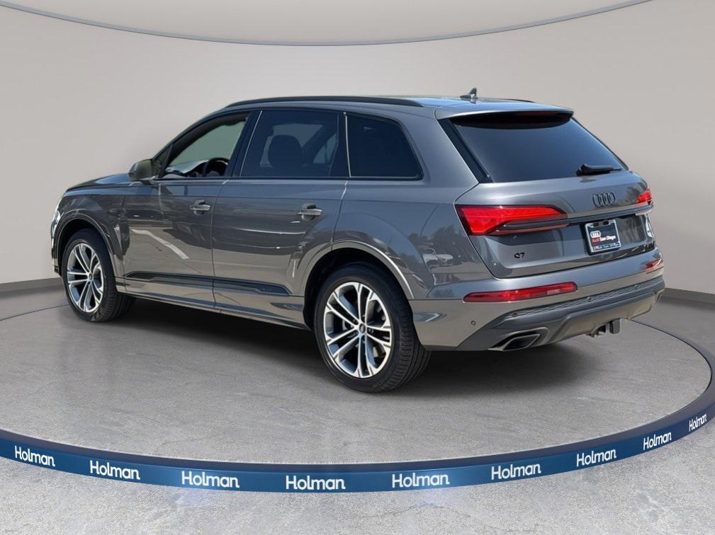 new 2025 Audi Q7 car, priced at $68,770