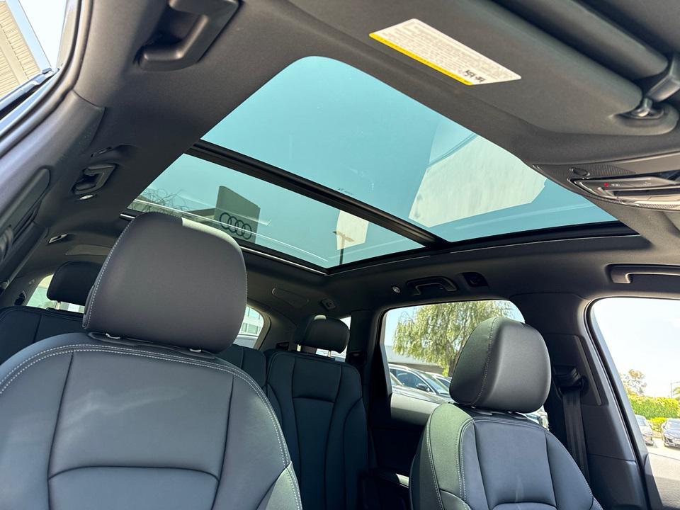 new 2025 Audi Q7 car, priced at $68,770