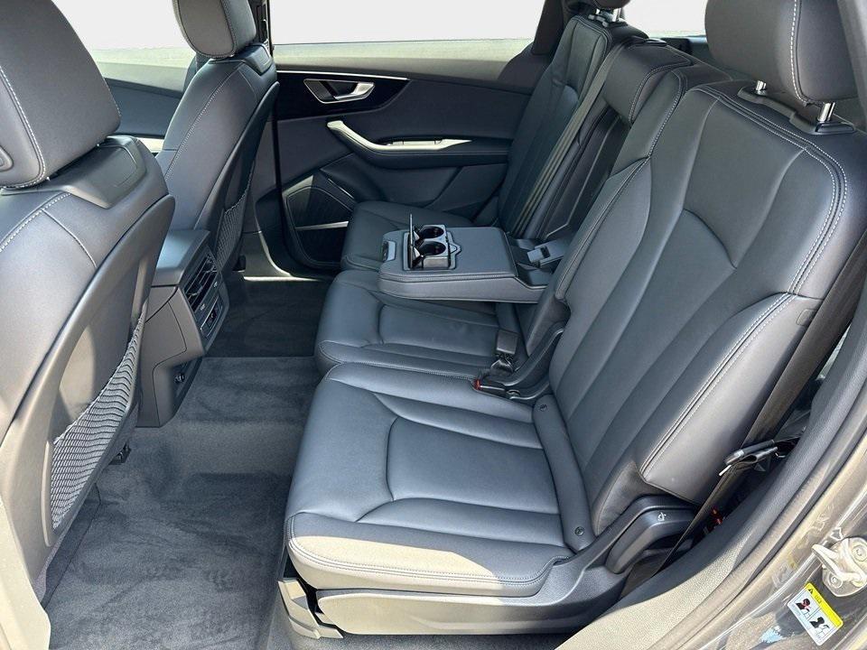 new 2025 Audi Q7 car, priced at $68,770