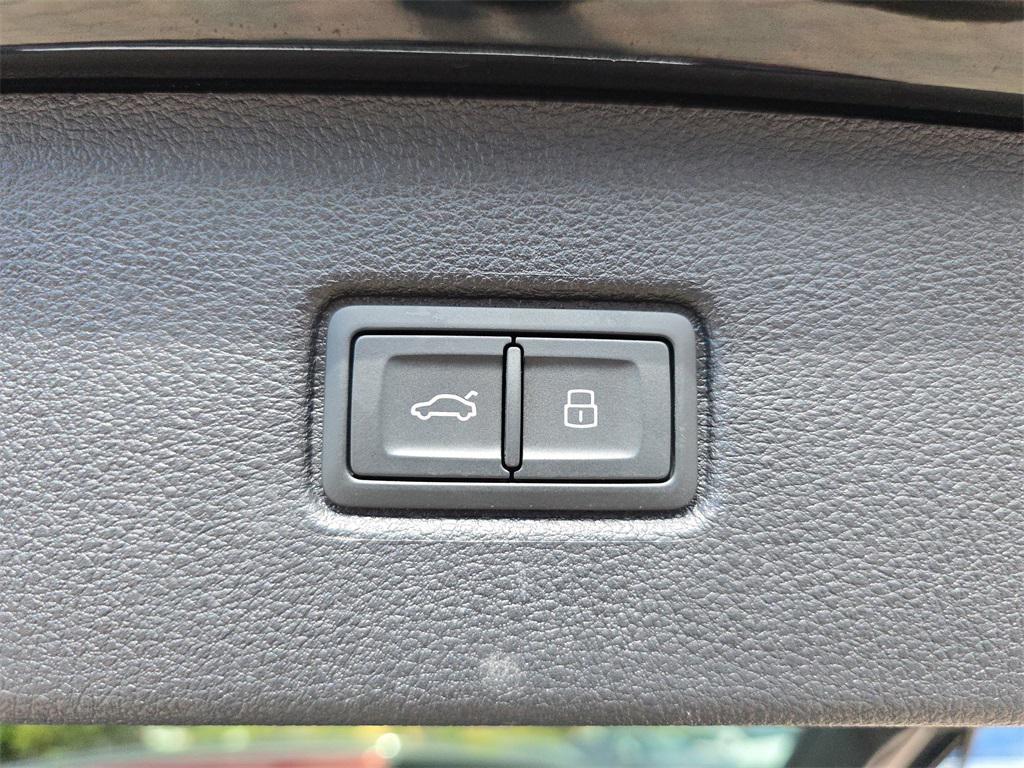 used 2025 Audi Q7 car, priced at $58,895
