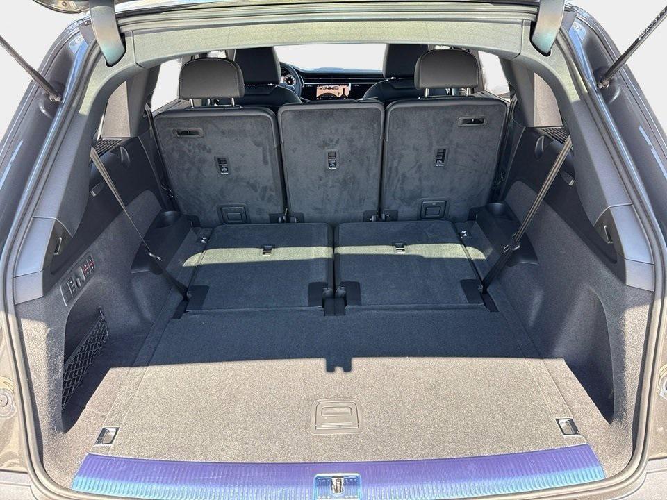 new 2025 Audi Q7 car, priced at $76,170