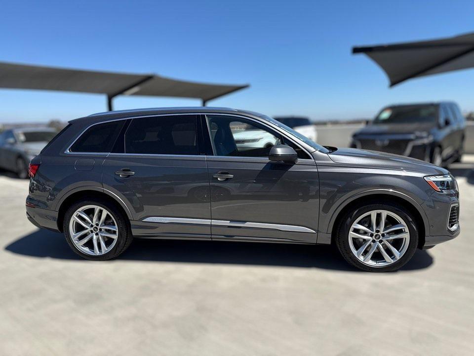new 2025 Audi Q7 car, priced at $76,170