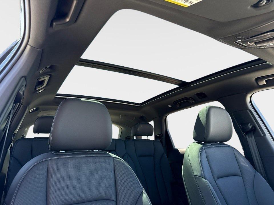 new 2025 Audi Q7 car, priced at $76,170