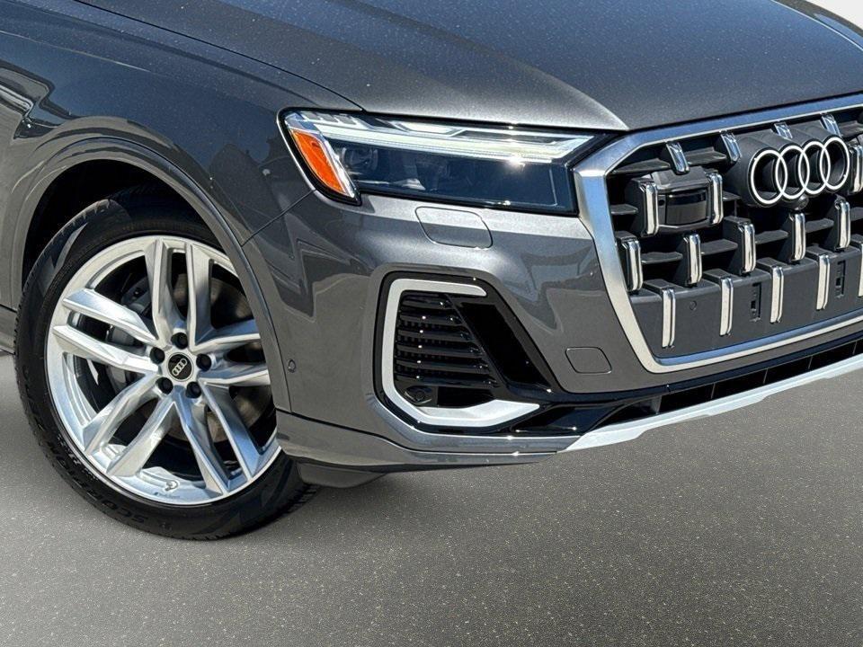 new 2025 Audi Q7 car, priced at $76,170