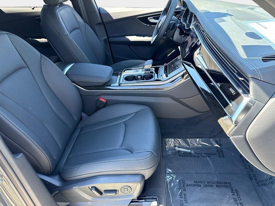 new 2025 Audi Q7 car, priced at $76,170
