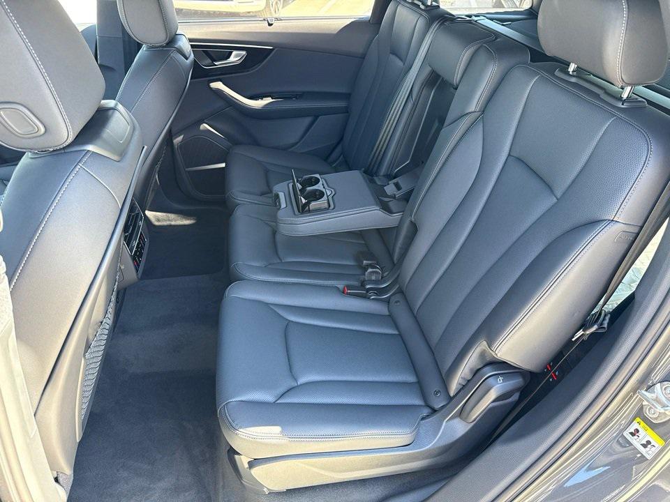 new 2025 Audi Q7 car, priced at $76,170