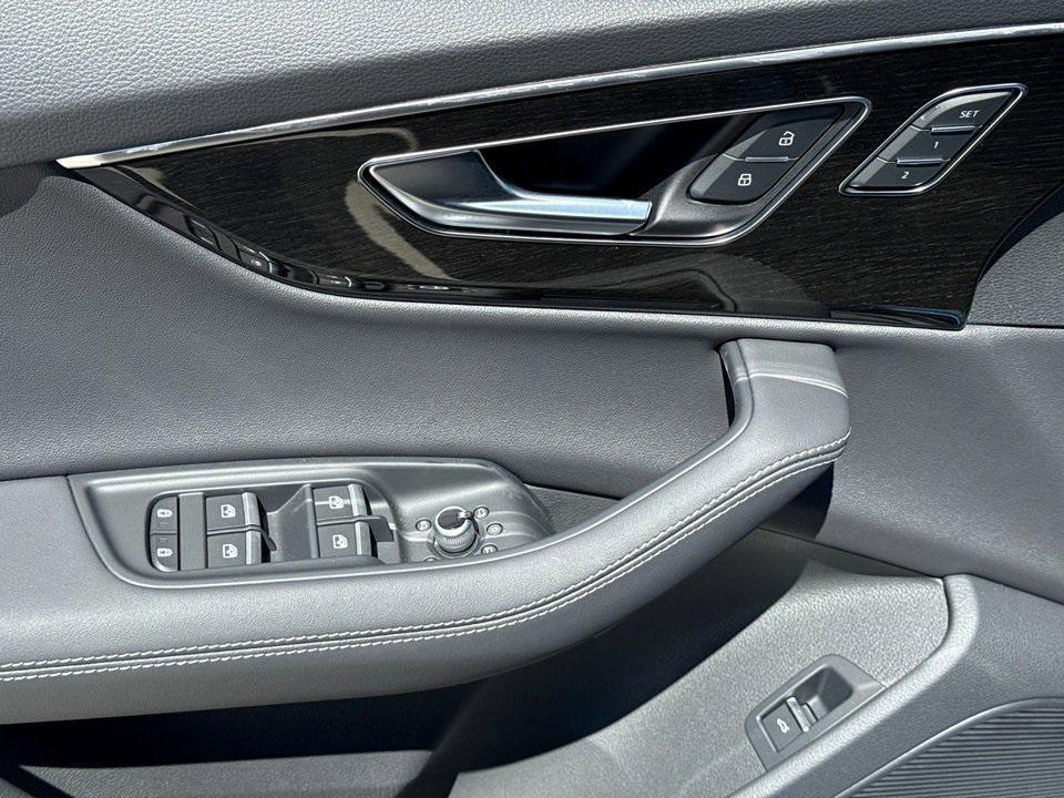 new 2025 Audi Q7 car, priced at $76,170