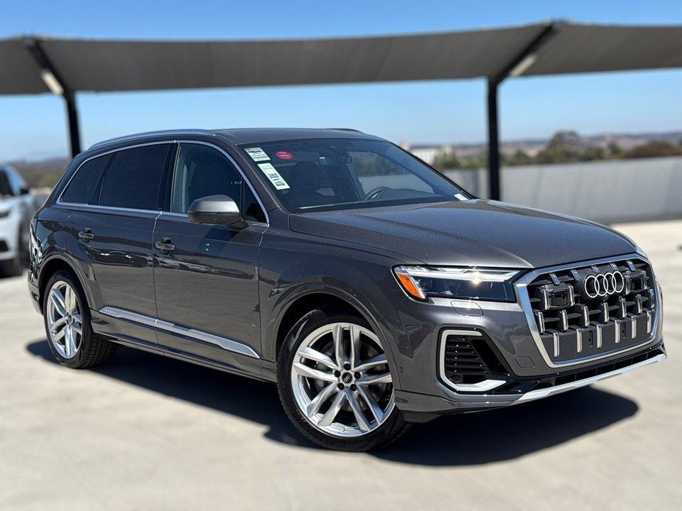 new 2025 Audi Q7 car, priced at $76,170