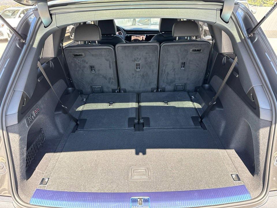 new 2025 Audi Q7 car, priced at $76,170