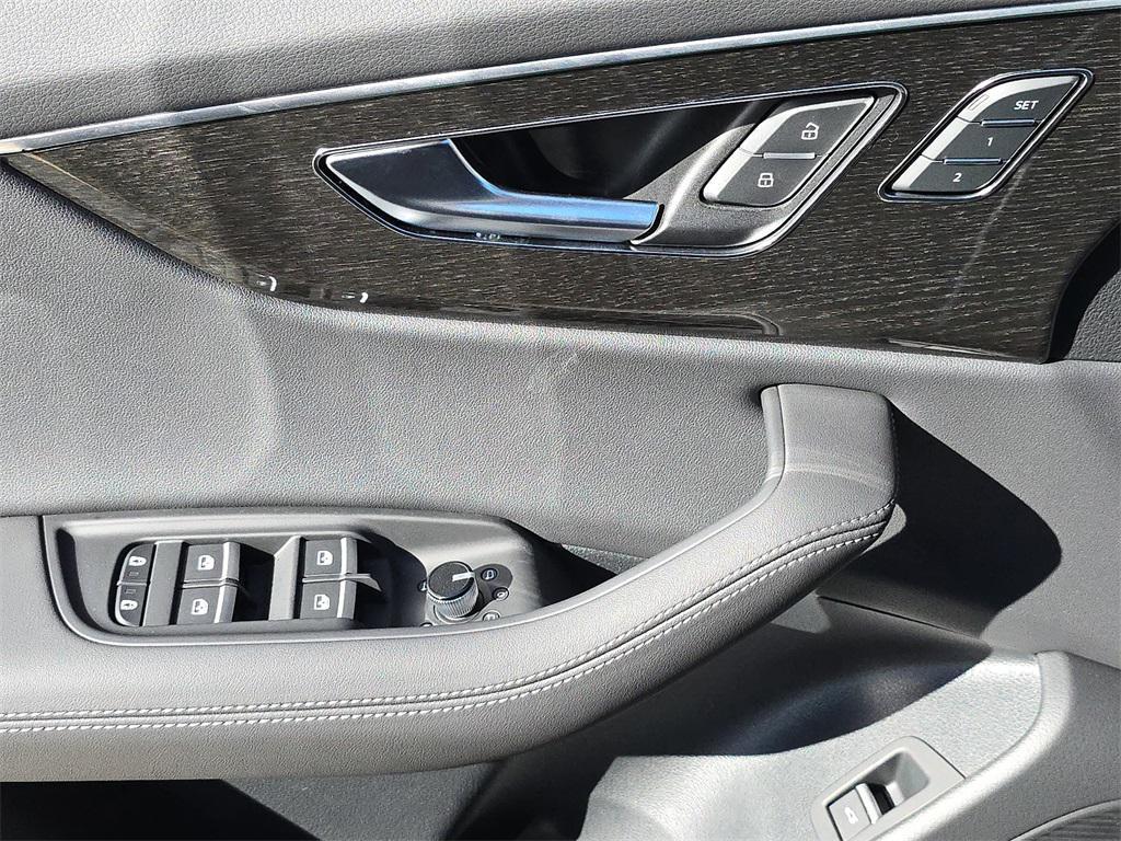 new 2025 Audi Q8 car, priced at $86,625