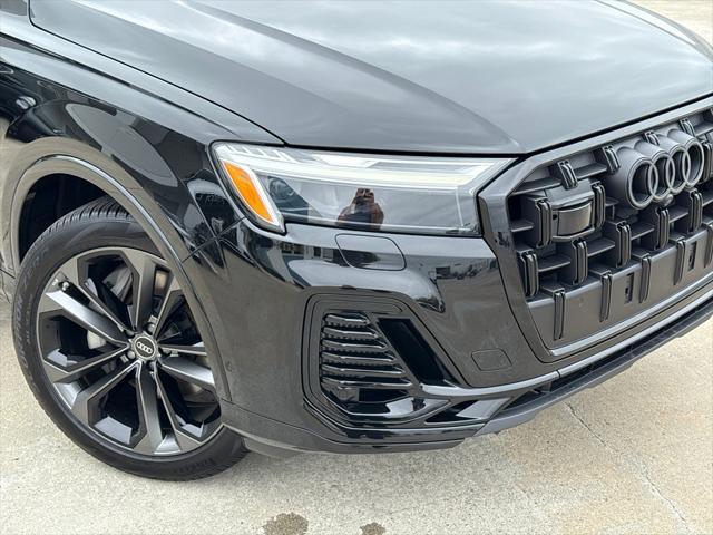 new 2025 Audi Q7 car, priced at $77,660