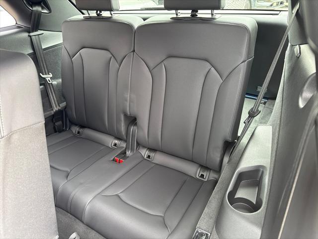 new 2025 Audi Q7 car, priced at $77,660