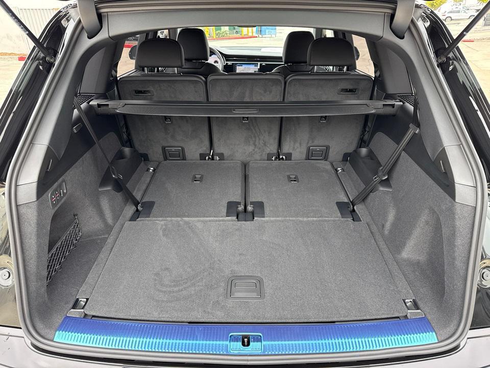 new 2025 Audi Q7 car, priced at $77,660