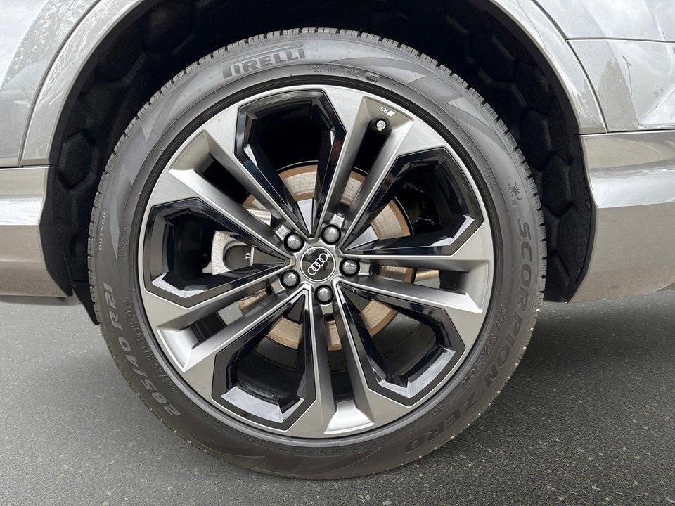 new 2025 Audi Q7 car, priced at $77,460