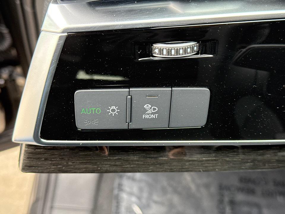 new 2025 Audi Q7 car, priced at $77,460
