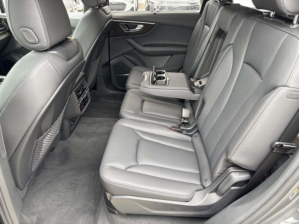 new 2025 Audi Q7 car, priced at $77,460