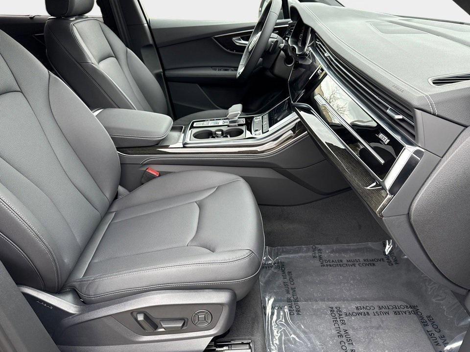 new 2025 Audi Q7 car, priced at $77,460