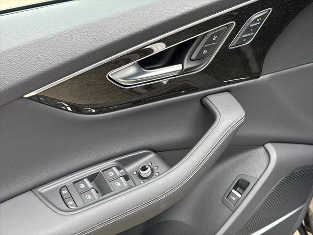 new 2025 Audi Q7 car, priced at $77,460