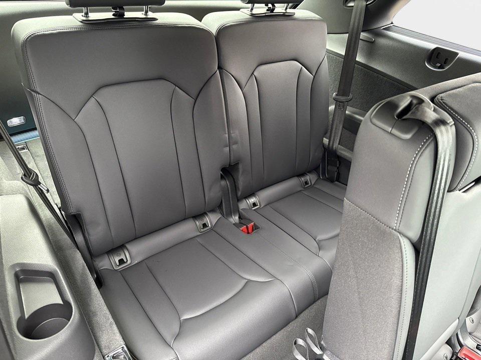 new 2025 Audi Q7 car, priced at $77,460