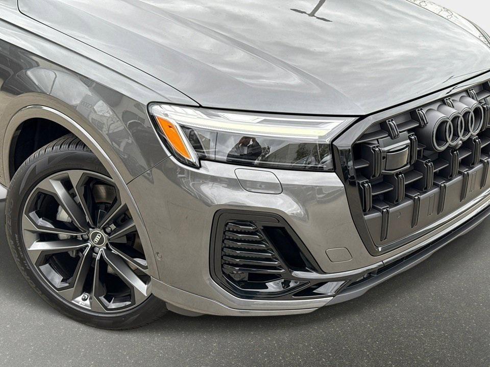 new 2025 Audi Q7 car, priced at $77,460