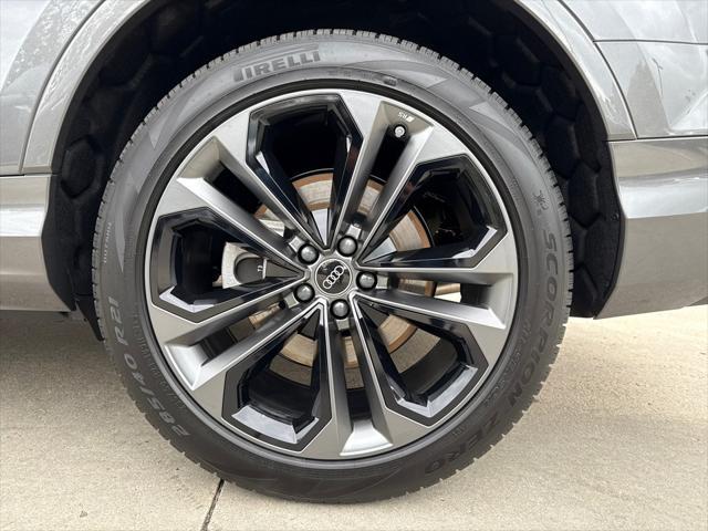 new 2025 Audi Q7 car, priced at $77,460