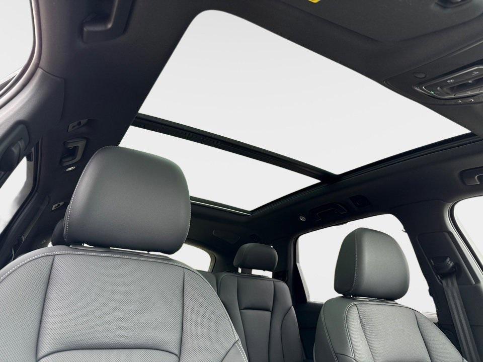 new 2025 Audi Q7 car, priced at $77,460