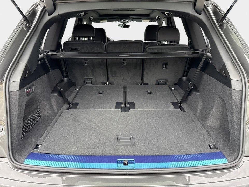 new 2025 Audi Q7 car, priced at $77,460