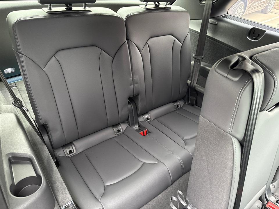 new 2025 Audi Q7 car, priced at $77,460