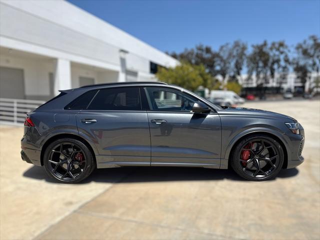 new 2025 Audi RS Q8 car, priced at $155,290