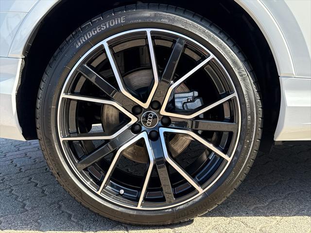 new 2025 Audi Q7 car, priced at $78,660