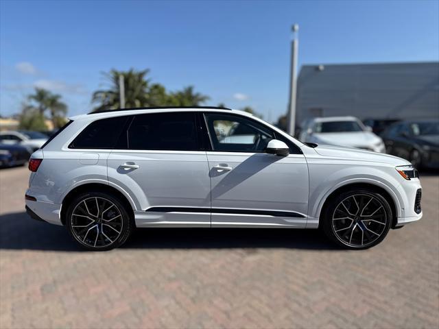new 2025 Audi Q7 car, priced at $78,660