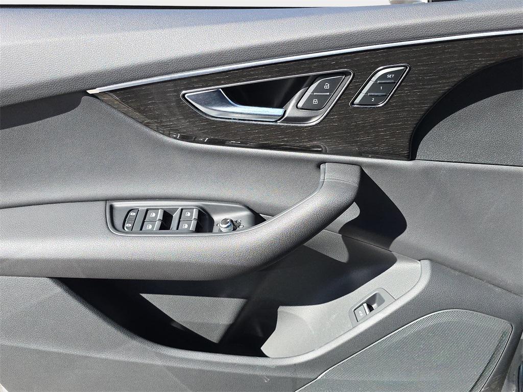 used 2025 Audi Q7 car, priced at $50,900