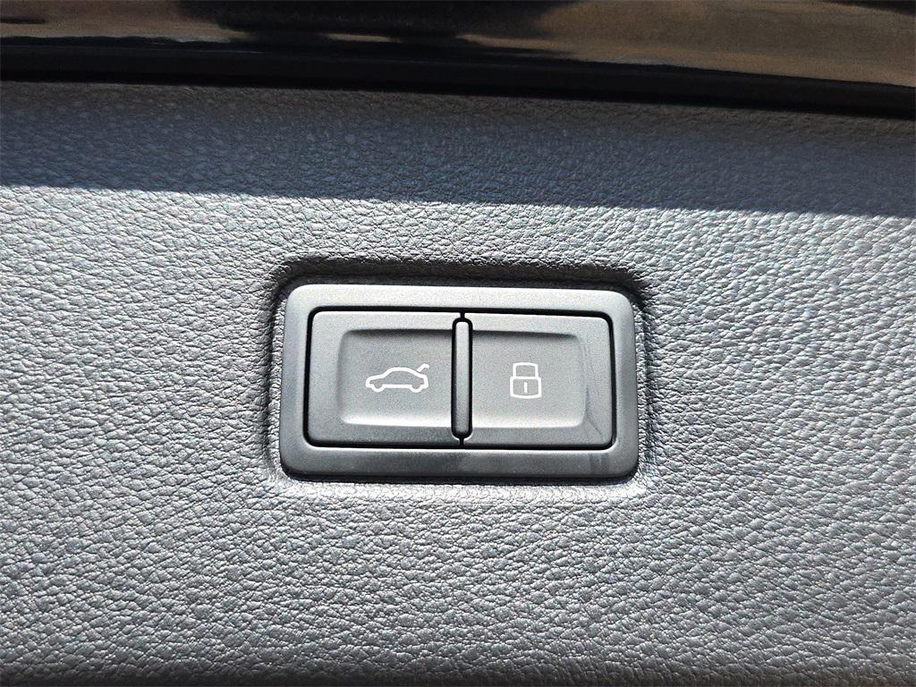 new 2026 Audi Q7 car, priced at $77,005