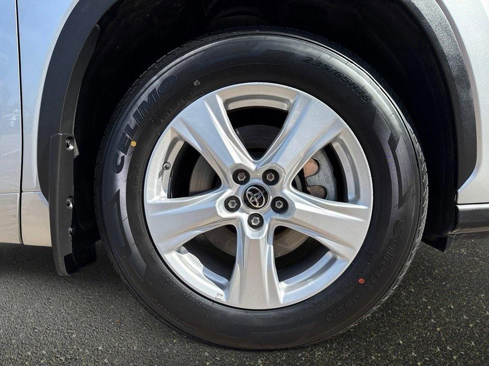 used 2024 Toyota Highlander car, priced at $32,400