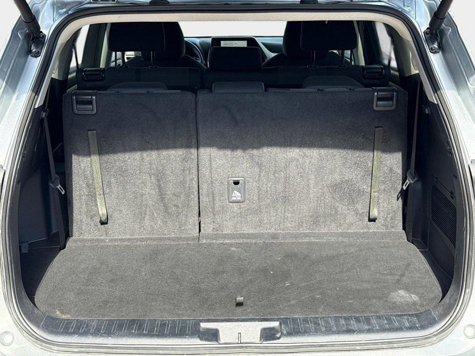 used 2024 Toyota Highlander car, priced at $32,400