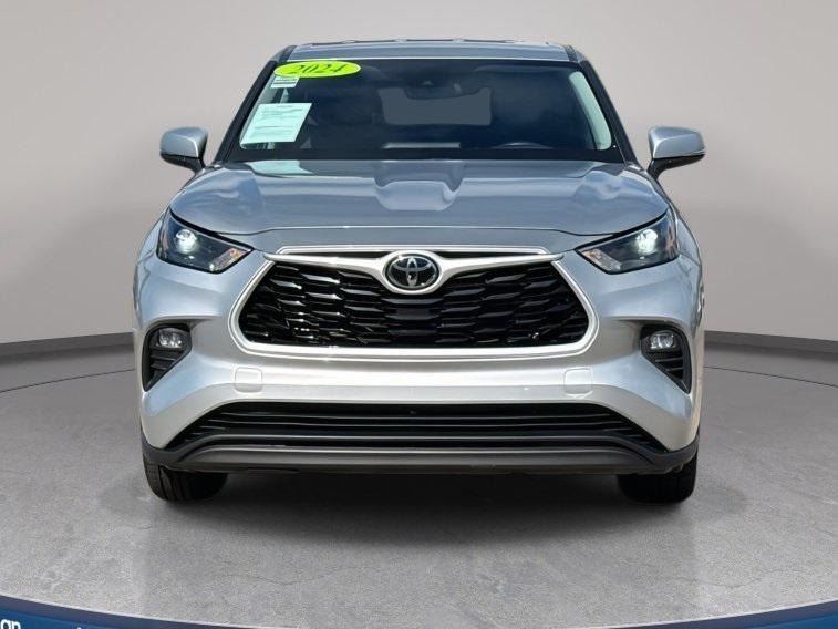 used 2024 Toyota Highlander car, priced at $32,400