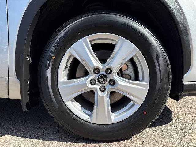 used 2024 Toyota Highlander car, priced at $38,500