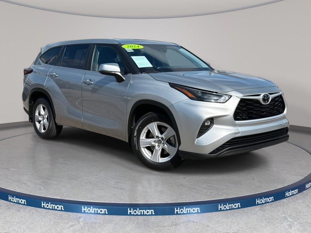 used 2024 Toyota Highlander car, priced at $32,400